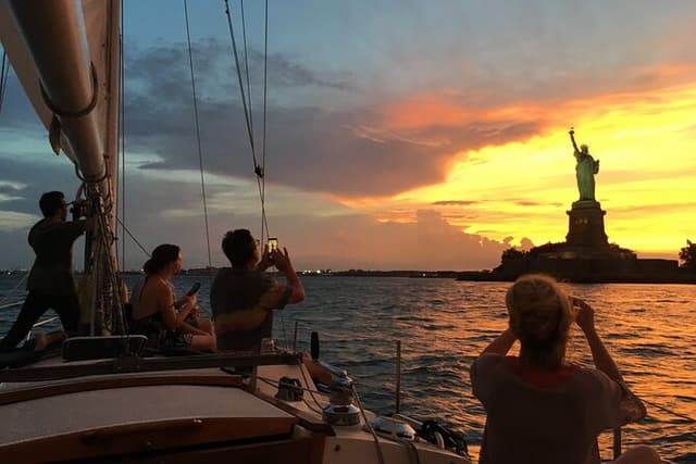 2.5-hour Guided Sailboat Tour