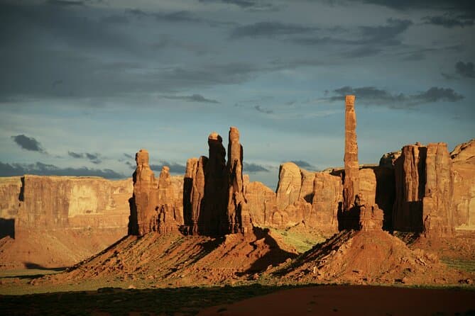 Best Monument Valley Tours & Iconic Desert Experiences