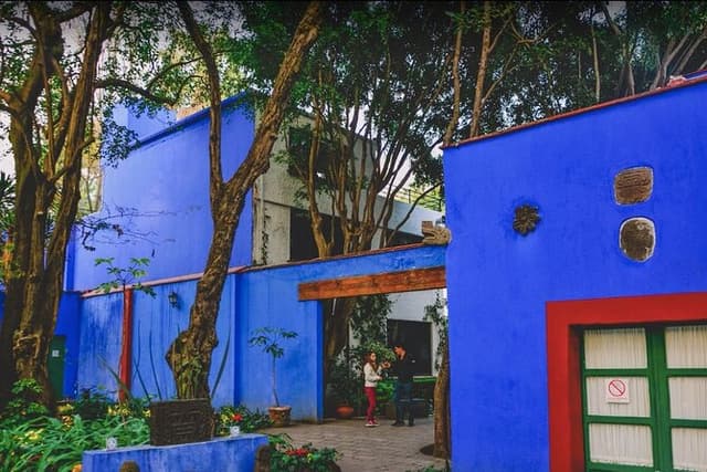 EXCLUSIVE TOUR Frida Kahlo Museum - SMALL GROUPS