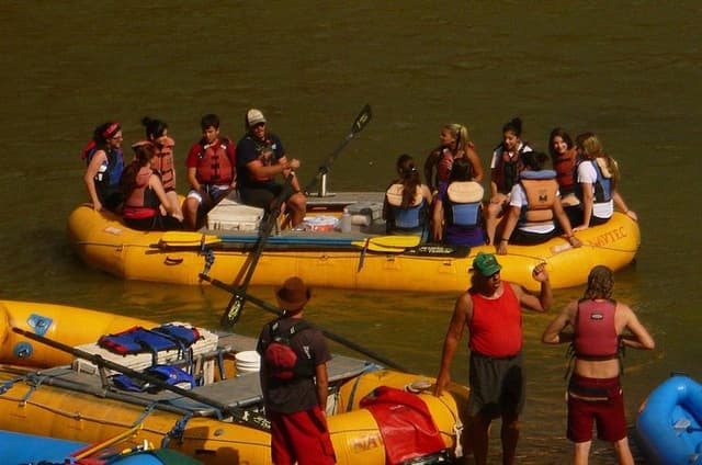 Moab Combo: Colorado River Rafting and Canyonlands 4X4 Tour
