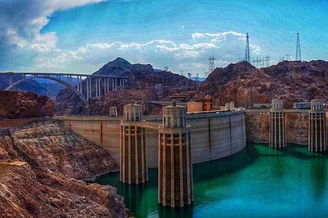 Small Group Grand Canyon, Hoover Dam, 7 Magic Mountains VIP Tour