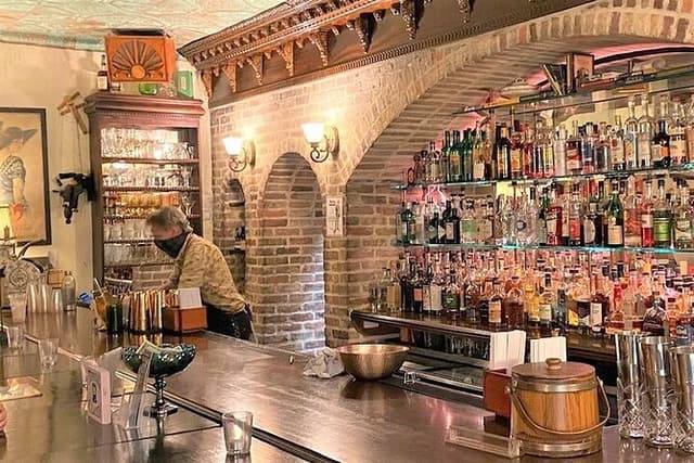 Savannah Walktails & Bar Bites Guided Happy Hour Tour