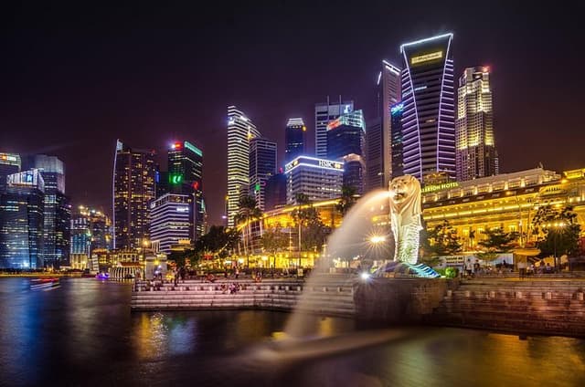 Singapore's Food, Marina Bay & Capitol Building Walking Tour