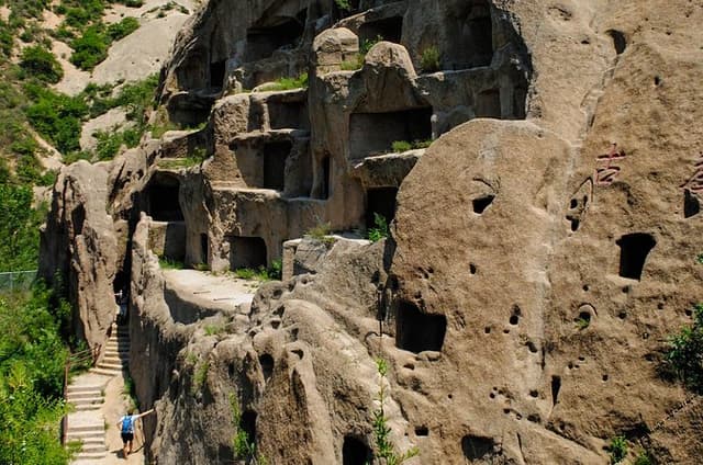 Beijing Private Day Tour: Longqing Gorge and Ancient Cliff Dwellings (Guyaju)
