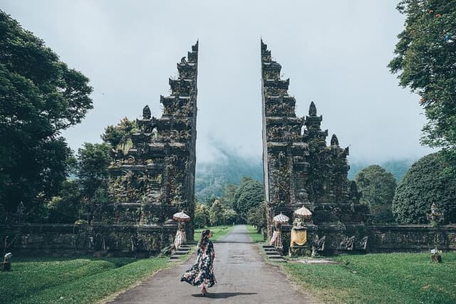 Private Tour: Bali Temples, Hidden Waterfall and Handara Gate