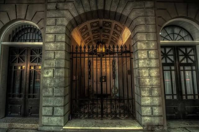 The Bad Broads Tour of New Orleans - Rebels, Scandals & Secrets