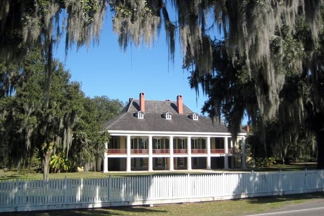 Private Citywide Driving Tour with Destrehan Plantation