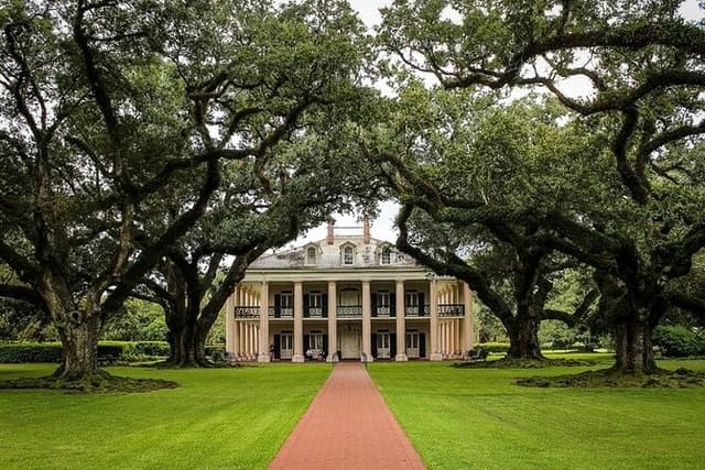 Private New Orleans Double Plantation Tour: Oak Alley and Laura