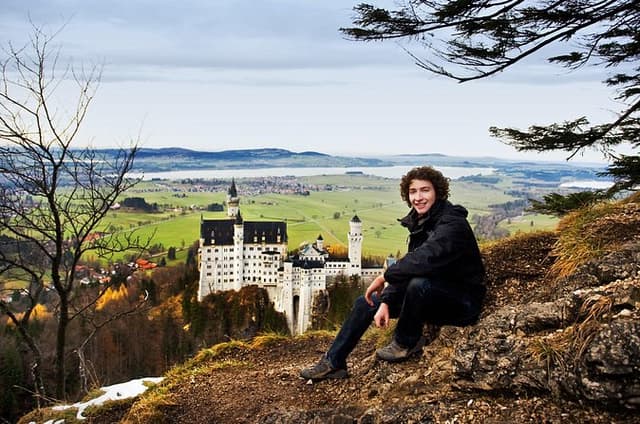 Small Group Express Tour to Neuschwasntein Castle from Munich