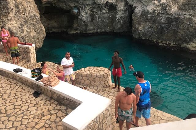 Negril Tour from Montego Bay – Seven Mile Beach & Rick’s Café