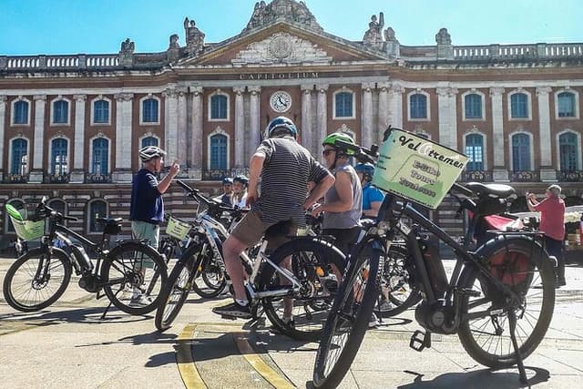Toulouse Electric Bike Tour: City Center & Garonne