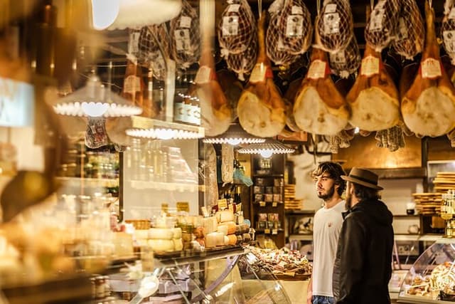 Bologna Private Intro Tour with a Local – Custom & Flexible