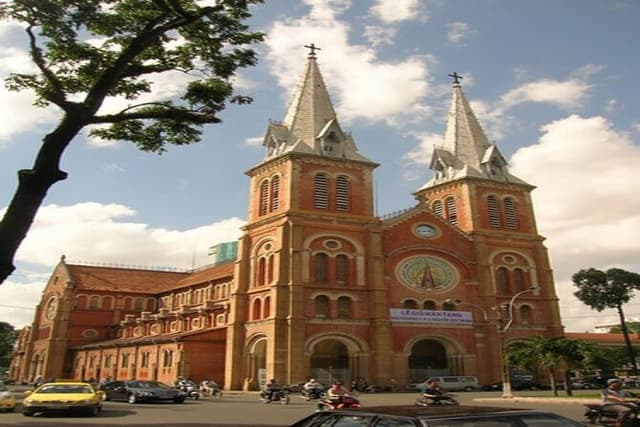 Ho Chi Minh City private tour full day with Lunch included