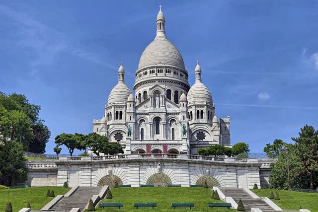 Paris Montmartre Private Walking Tour - Best Art, Culture, Food