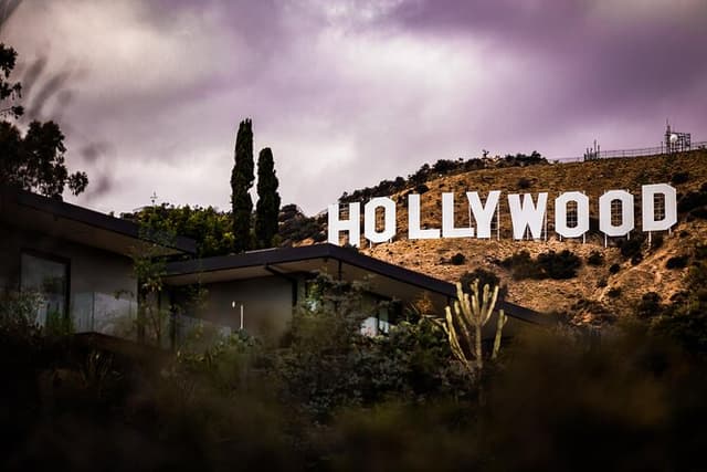 Lost Souls of Hollywood Blvd: a Smartphone Audio Ghost Tour