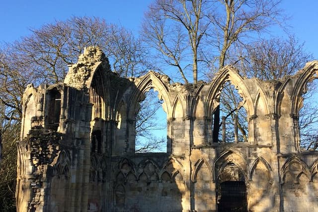 J & M York City Walking Tours