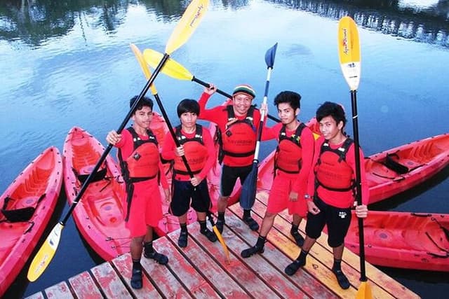 Bohol: Firefly Kayaking with Dinner