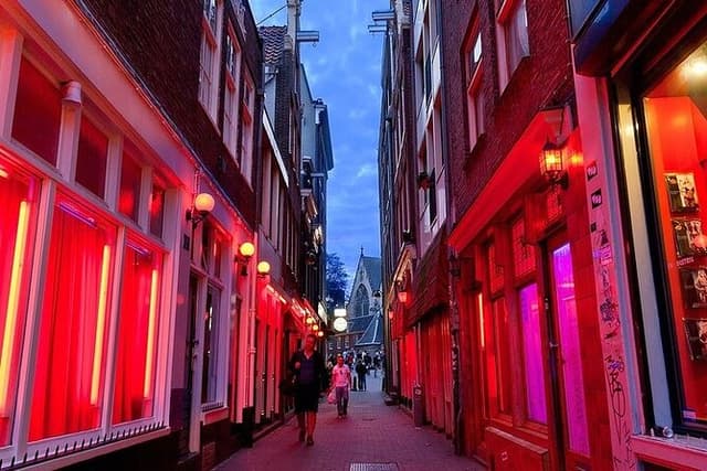 Evening Walking Tour: The Dark Side of Antwerp