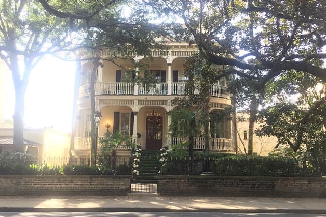 Heart of Savannah History Walking Tour - 2hr