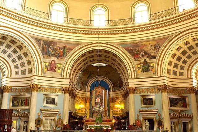 Malta Private tour: 5hr Mosta Dome, Mdina, Dingli Cliff's & Blue Grotto