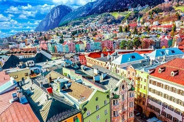 Self-Guided 1,5-hour Tour of Innsbruck: Exciting Stories, Photo Spots & Desserts