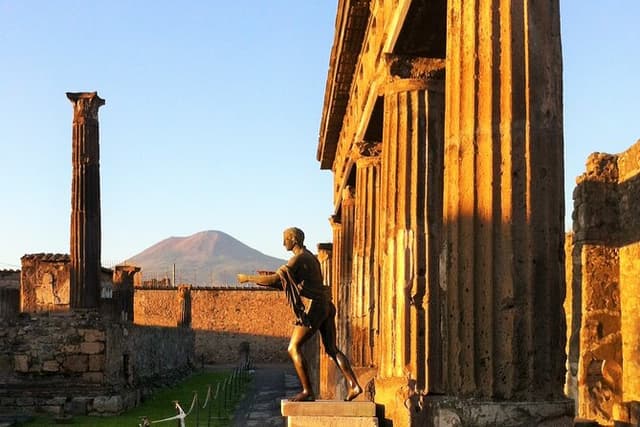 Pompeii private tour with an Official Guide
