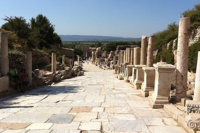 Ephesus Walking Tour with Public Transportation