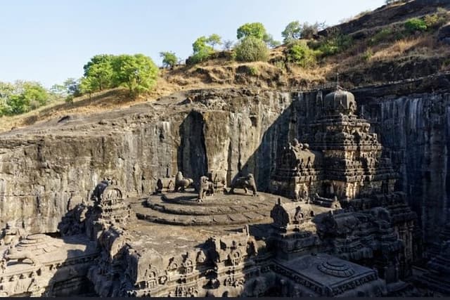 Majestic Aurangabad: Ellora Caves and Historical Highlights Tour.