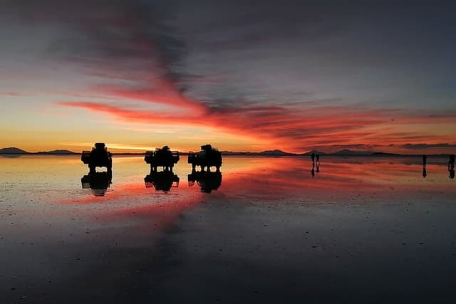 Uyuni Salt Flat 1 Day Tour +Sunset in the Salt Water Region with Mirror Effect