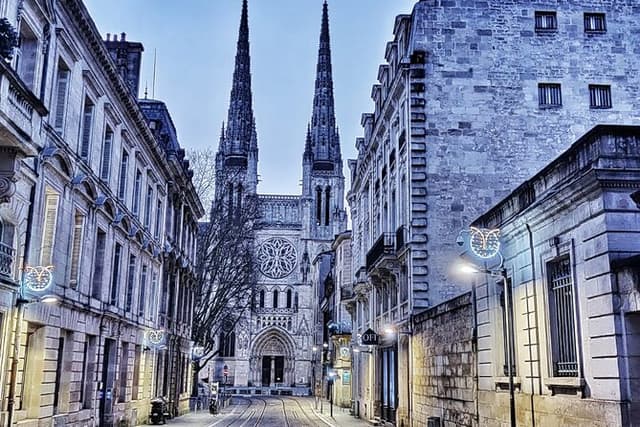 Bordeaux Unveiled: The Ultimate Private Walking Experience