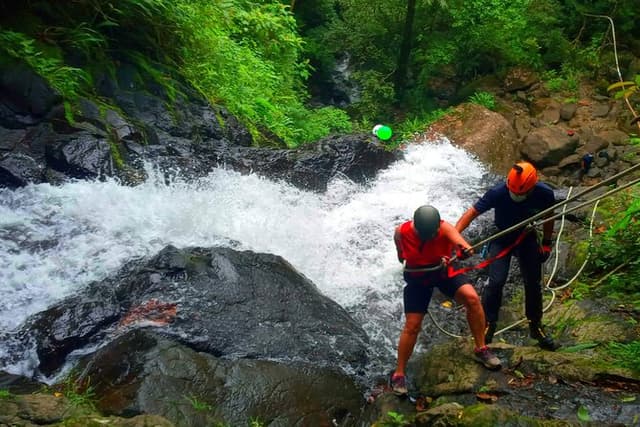 Rappel and Hike La India Dormida Anton valley Tour