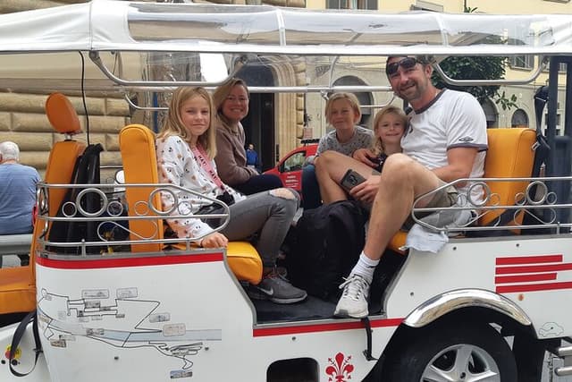 Private Gran tour Panorama of Florence in tuktuk golfcart
