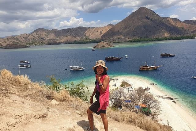 Sunset & Snorkeling Komodo Island:Kelor,Menjarite & Kalong island