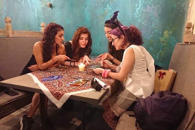 Turin between magic, tarot cards and legends