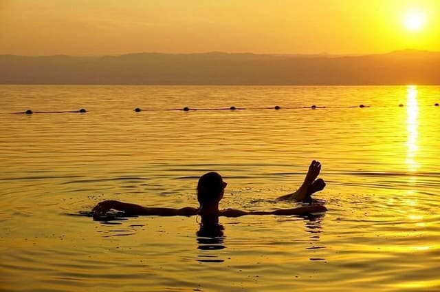 Reliable & Comfort Door-to-Door Private Transfer Petra ⇆ Dead Sea