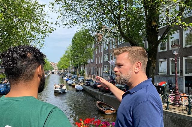 Explore hidden streets with friends