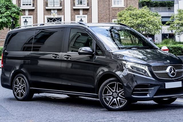 Private Transfer: Brandenburg Airport BER to Berlin by Luxury Van