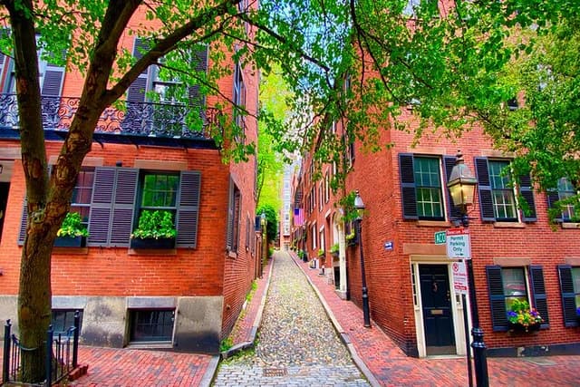 Beacon Hill Boston Walking Tour: History + Fun Photo Tips