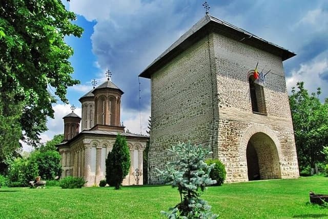 Sacred Monasteries Private Tour: Snagov, Țigănești & Căldărușani
