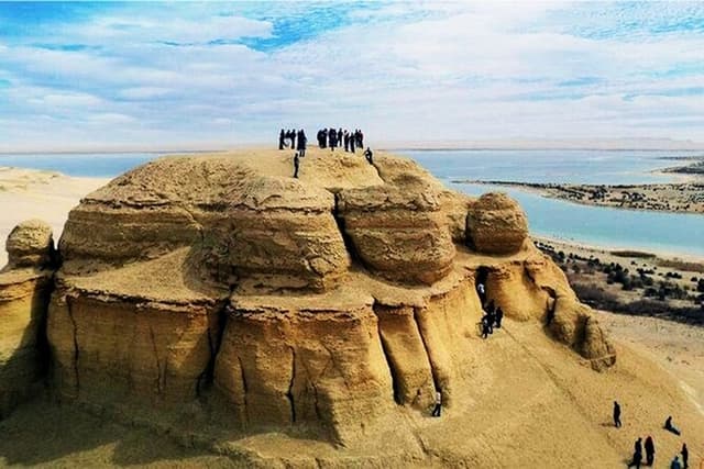 From Cairo: Whale Valley and Wadi El Rayan Waterfalls Tour