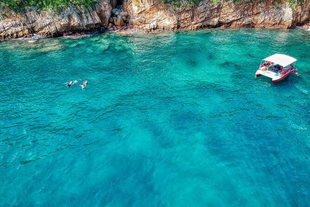 Sun, Sea & Streets: Beach Day + Snorkel Adventure & City Tour