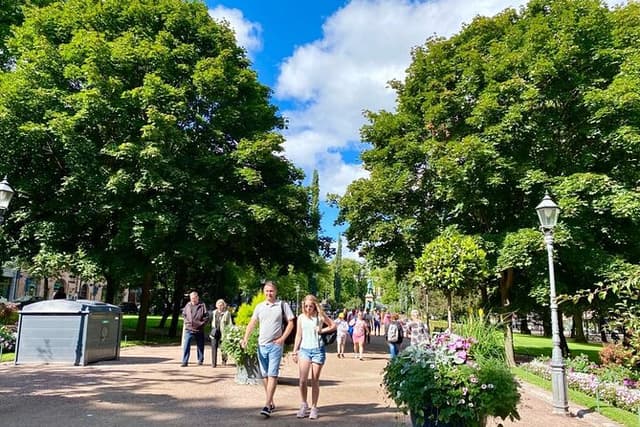 Helsinki in Nutshell: Suomenlinna & City Highlights by Eco-Friendly Ways