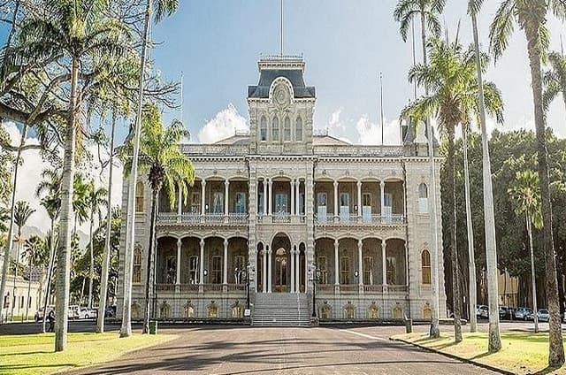 Complete Pearl Harbor Experience Tour Departing from Waikiki Area