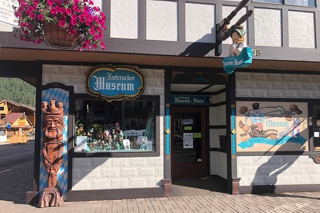 Beaches, Bites and Bavaria in Leavenworth: A Self-Guided Audio Tour