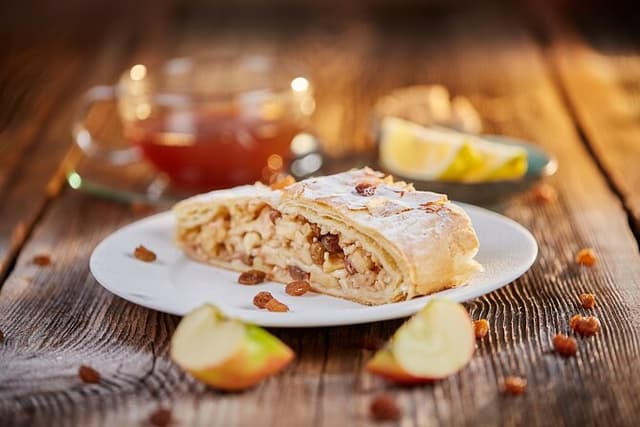 Private Austrian Food Tasting Tour in Salzburg's Old Town