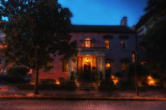 Savannah Strangled not Stirred Pub Crawl