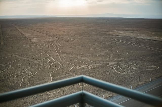 Visit the Palpa and Nazca Lines lookouts with Cantalloc aqueducts