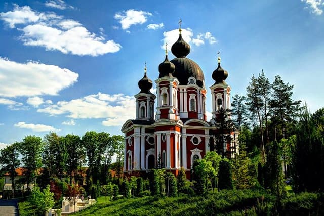 Highlights of Moldova - Curchi, Old Orhei and Cricova (Optional)