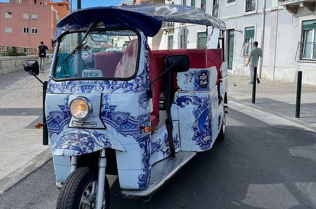 Private Tuk Tuk Tour in Lisbon 1H30