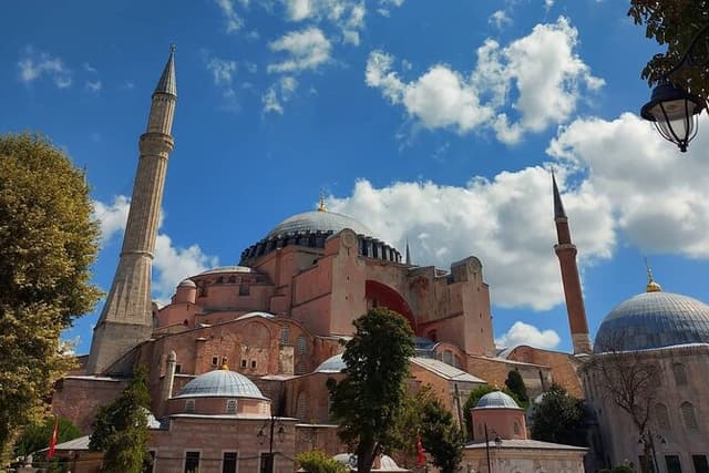Istanbul Highlights! Blue Mosque, Hagia Sophia, Topkapı and More